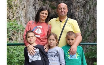 Poslije karcinoma i operacije dobili trojke: Porodična priča iz Zvornika koja vraća vjeru i nadu (FOTO)