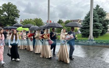 Svečana šetnja maturanata banjalučke medrese kroz grad (FOTO, VIDEO)