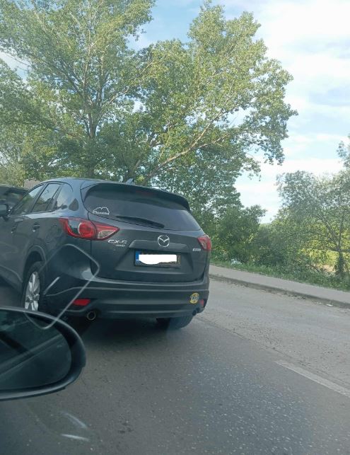 Saobraćajna nezgoda na ulazu u Zvornik, učestvovalo vozilo sa diplomatskim tablicama (FOTO)