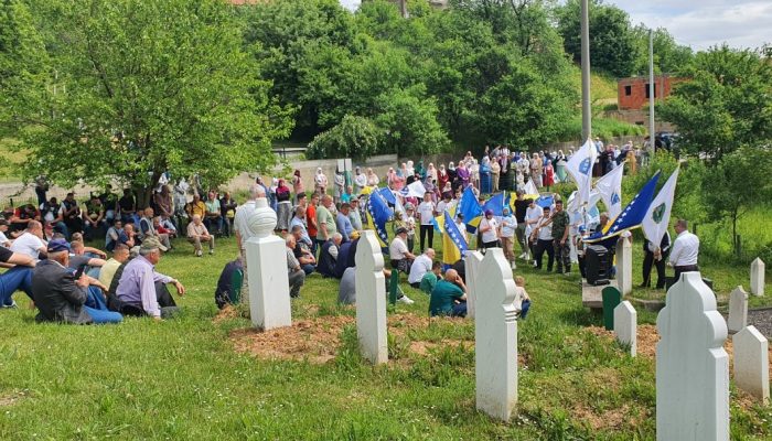 U Kobilićima kod Sapne obilježena još jedna tužna godišnjica mučkog ubistva 16 zarobljenih vojnika i civila iz ovog mjesta (FOTO)