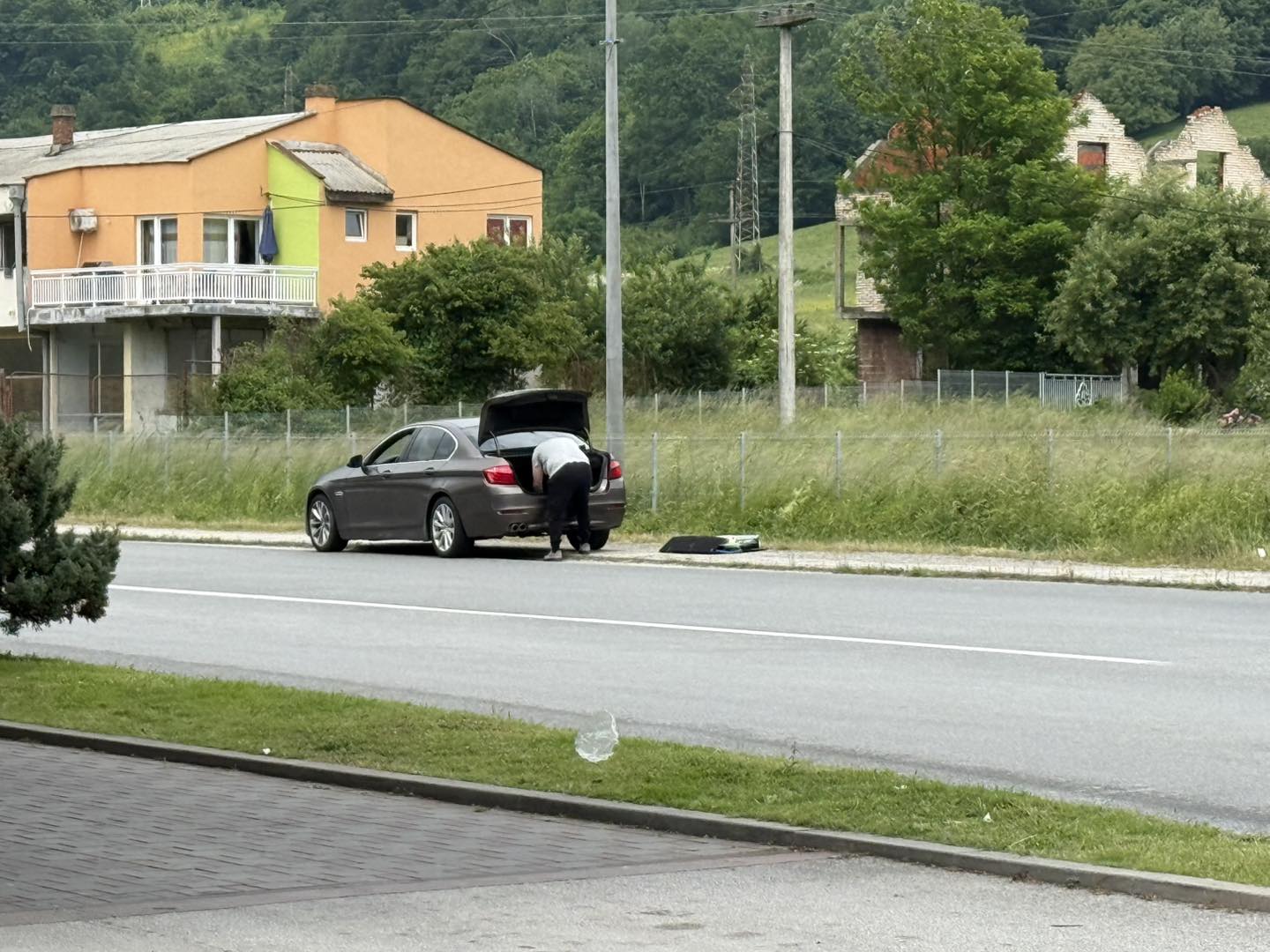 Tri automobila učestvovala u saobraćajnoj nezgodi na raskrsnici u Konjević Polju (FOTO)