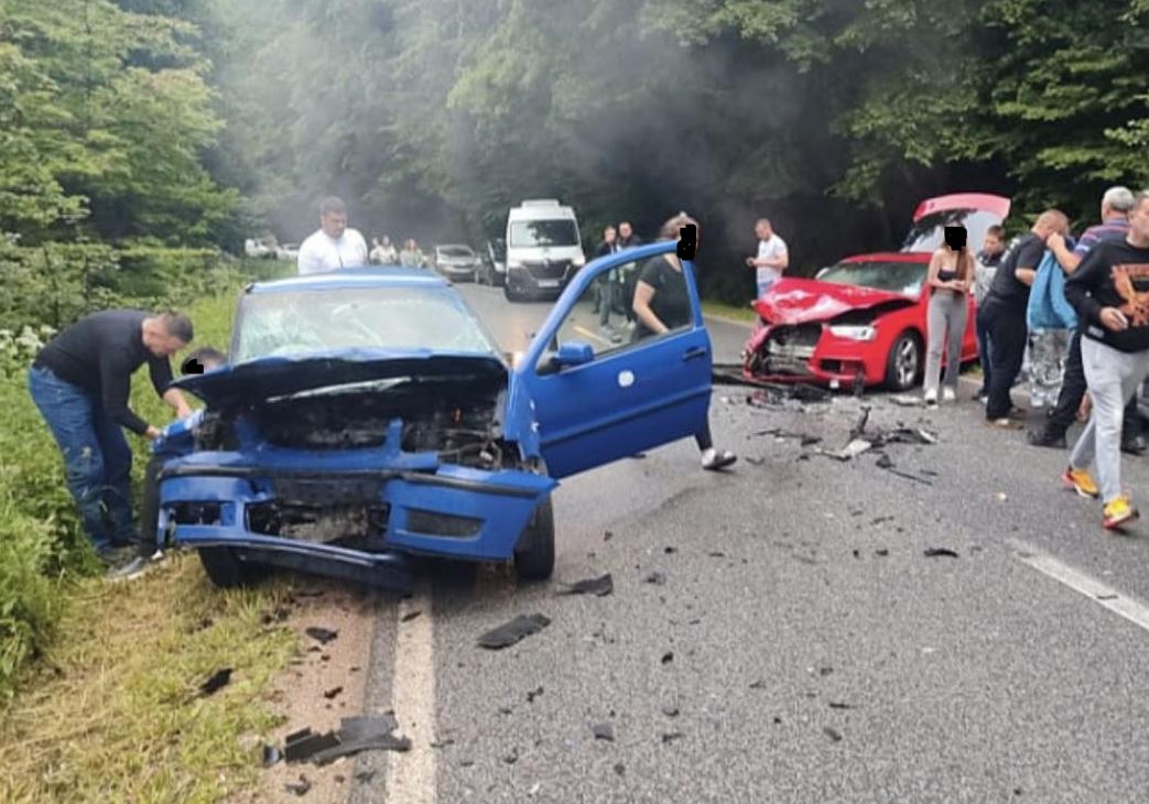 Mladići i djevojke zadobili povrede u saobraćajnoj nezgodi kod Milića, dvoje zadobile teže, a dvoje mladih lakše povrede