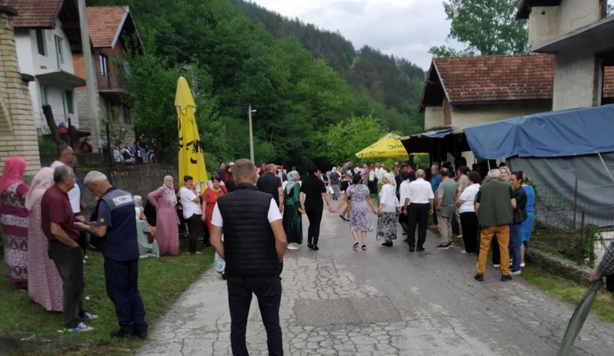 Hapšenje tokom narodnog veselja ''Omaha'' u zvorničkom naselje Zlatne Vode