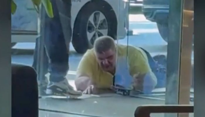 Nakon što je pretučen, oglasio se Saša Mirković iz bolnice
