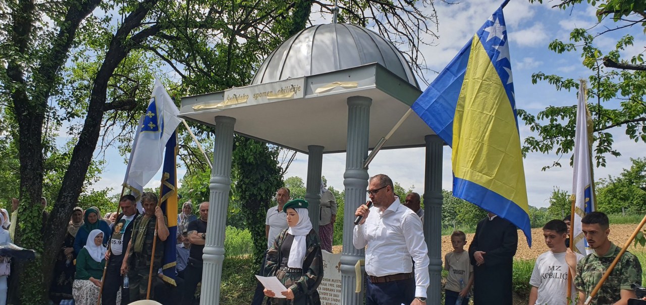 U Kobilićima kod Sapne obilježena još jedna tužna godišnjica mučkog ubistva 16 zarobljenih vojnika i civila iz ovog mjesta (FOTO)