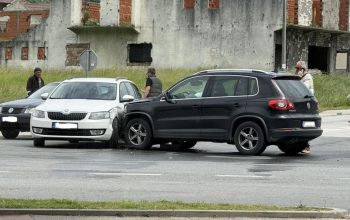 Tri automobila učestvovala u saobraćajnoj nezgodi na raskrsnici u Konjević Polju (FOTO)