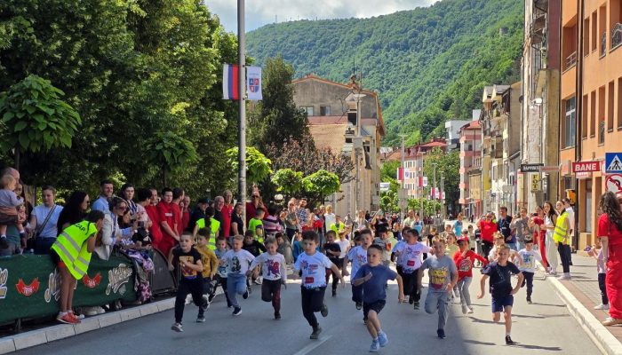Preko 1000 učesnika uzelo učešće na devetoj Uličnoj trci u Zvorniku