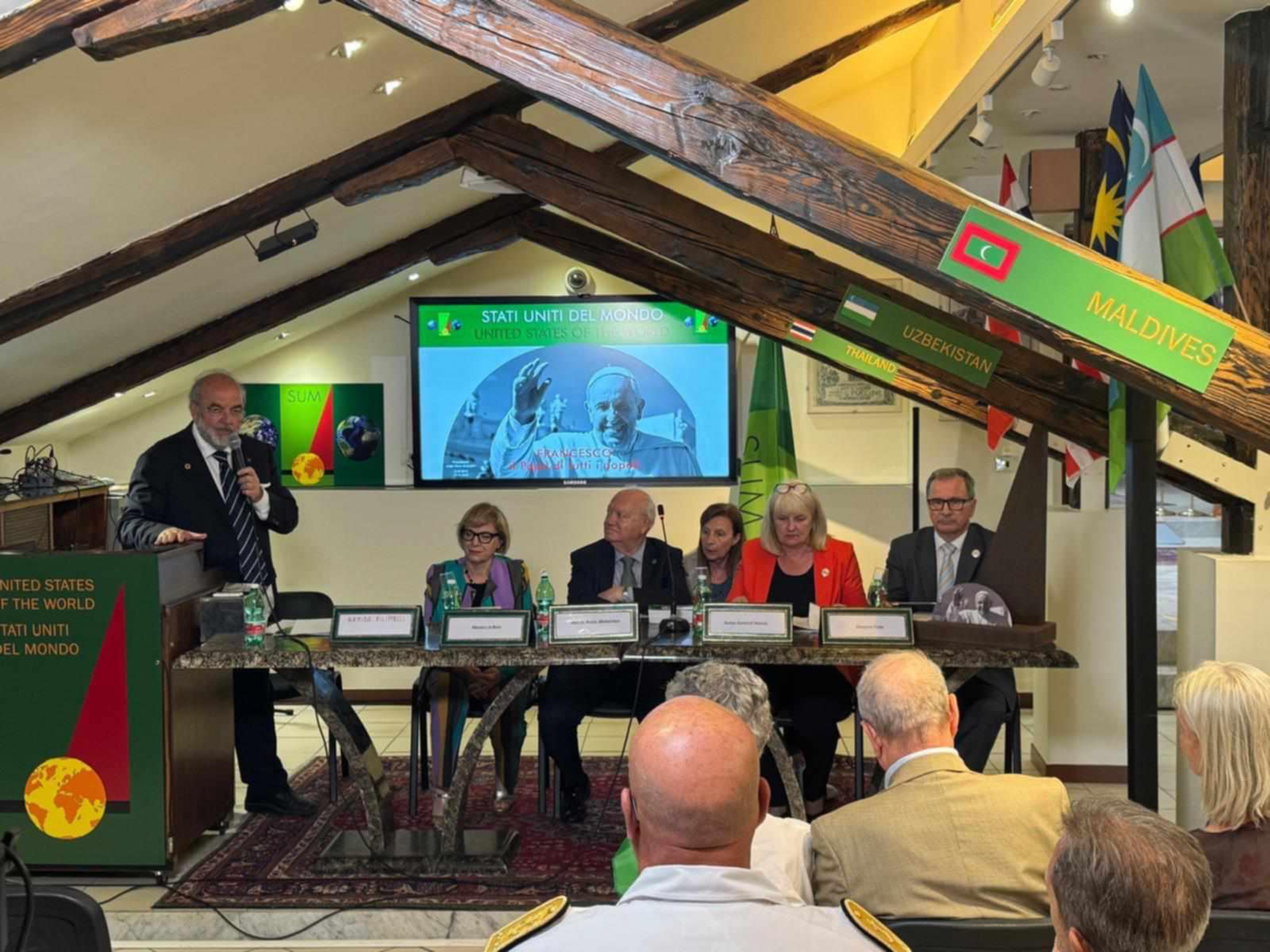 Srebrenici dodijeljena Mediteranska nagrada za mir i posvećen Totem mira u Napulju (FOTO)
