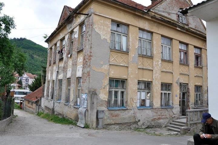Policija uhapsila lice koje je oštetilo parkiran autoombil u jednoj od gradskih zvorničkih ulica