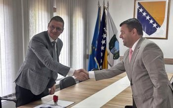 Državni ministar boravio u Kalesiji, potpisan ugovor za izgradnju puta prema povratničkom naselju Jeginov Lug