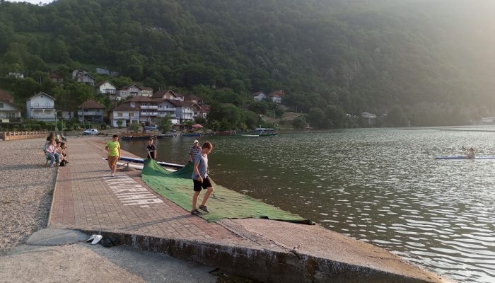 Ljeto na Diviču može da počne: Uređuje se plaža, stigao pijesak za odbojkaško igralište, počinju treninzi veslača (FOTO)