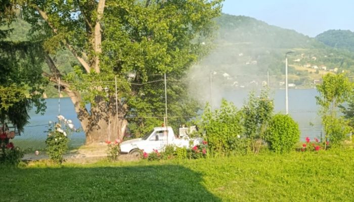 Izvršena dezinsekcija komaraca na području Zelinja, Drinjače, Diviča, centra Zvornika, Karakaja, Ulica, a u četvrtak se nastavlja u Branjevu, Čelopeku i Ekonomiji
