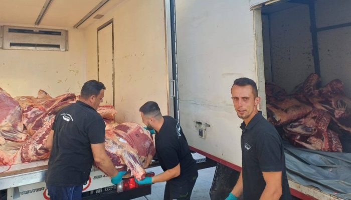 Tri tone kurbanskog mesa za narodnu kuhinju humanitarne organizacije Help Others – Pomozi drugima smještene u Vitinici (FOTO)