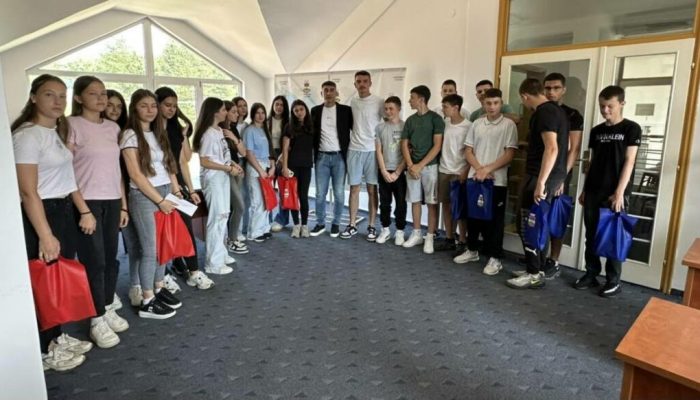 Lokalna vlast u Osmacima finansira matursko večer i finansijski pomaže maturante sa po 200 KM
