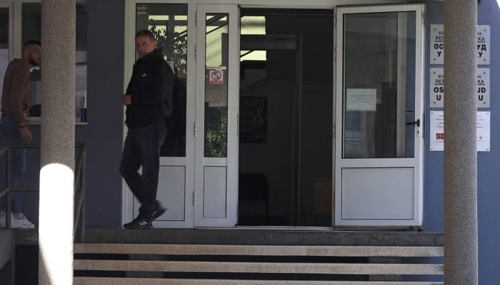 Zbog tehničkih problema odgođeno suđenje policajcima optuženim da su pretukli maloljetnika u Osmacima
