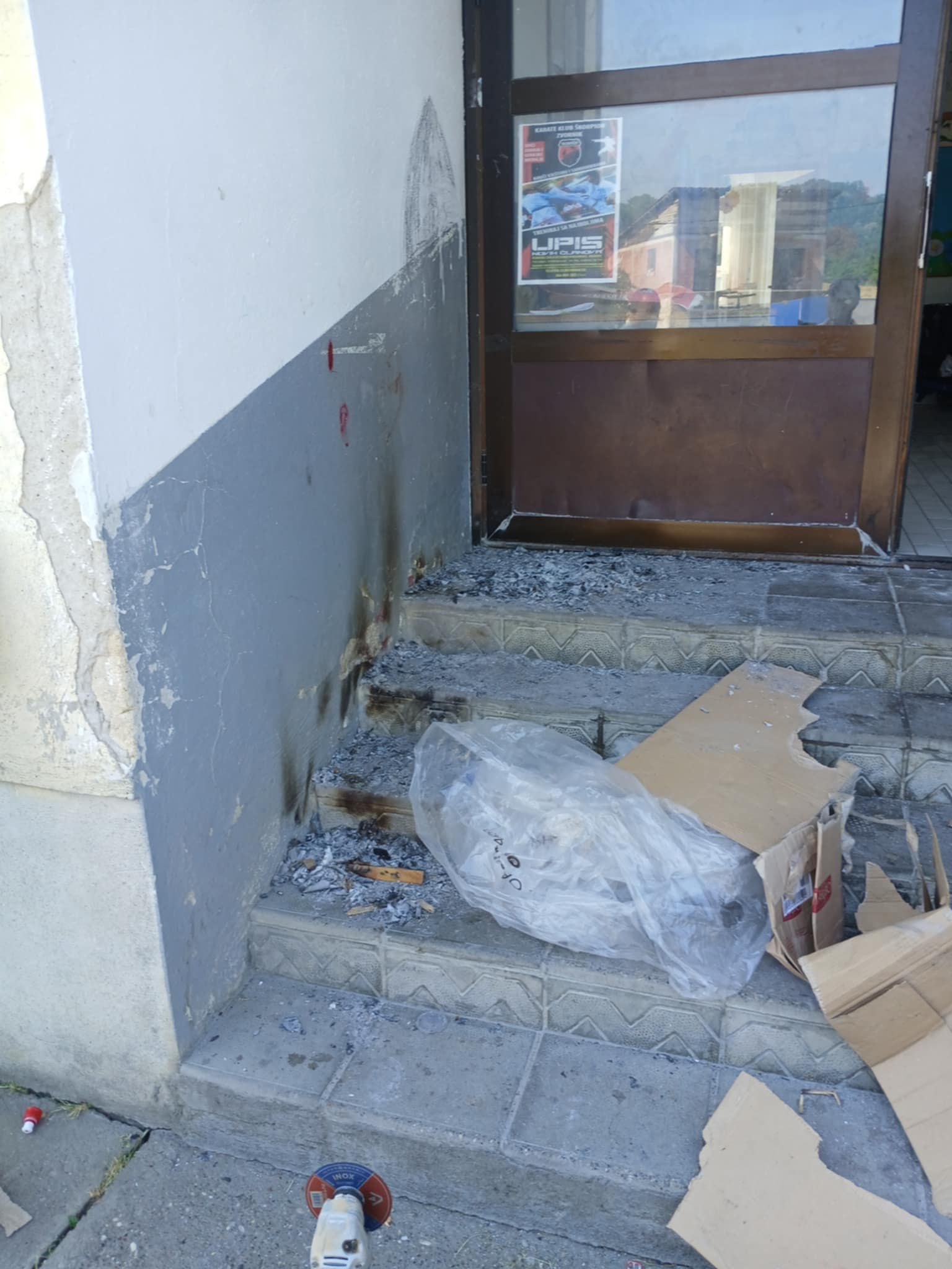 Incident ispred škole u Križevićima kod Zvornika (FOTO)