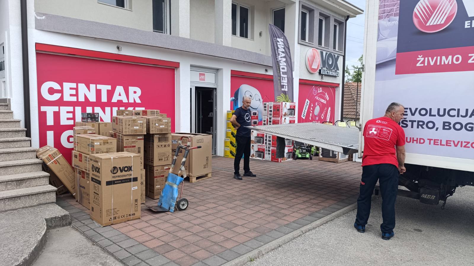 Veliki popusti: Mihajlović Centar Tehnike pravi veliki REOPEN u Karakaju – tri dana popusta i nagrada! (FOTO)