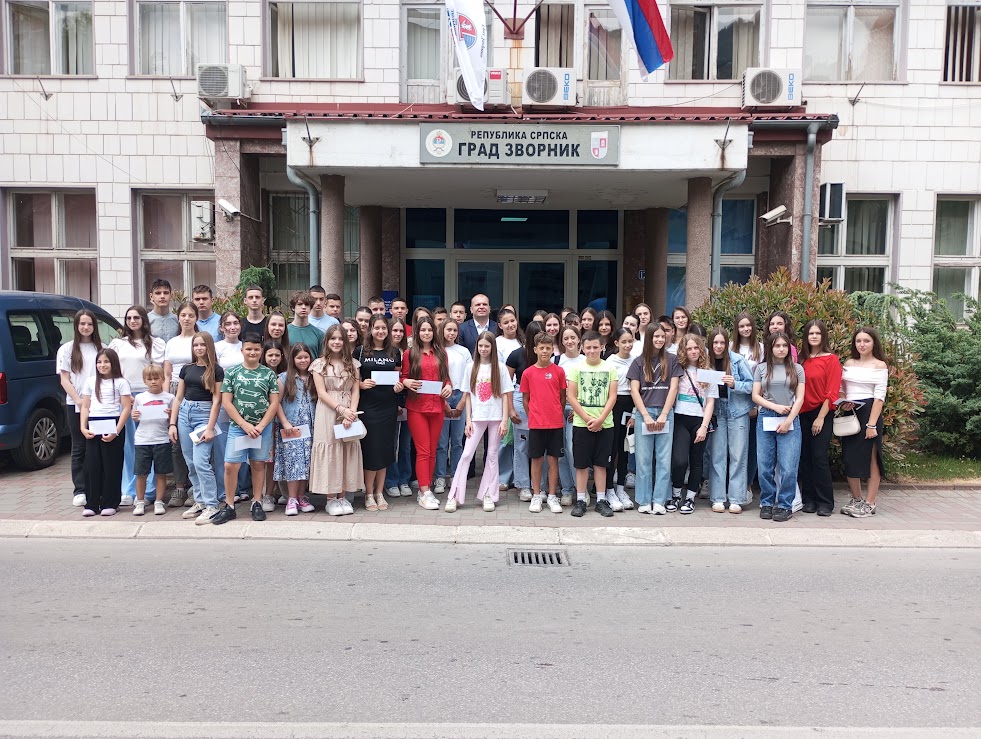U Gradskoj upravi upriličeni prijemi za najbolje učenike Zvornika (FOTO)