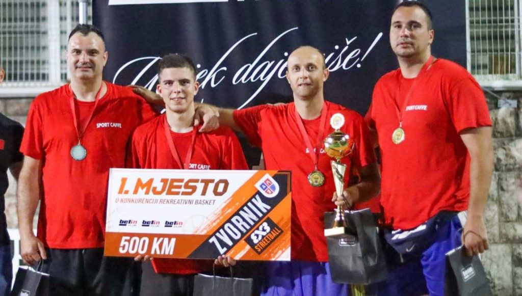 Ekipa ,,Sport kafe Karakaj“ pobjednik amaterskog basket turnira u Zvorniku – Danas se igra juniorski turnir (FOTO)