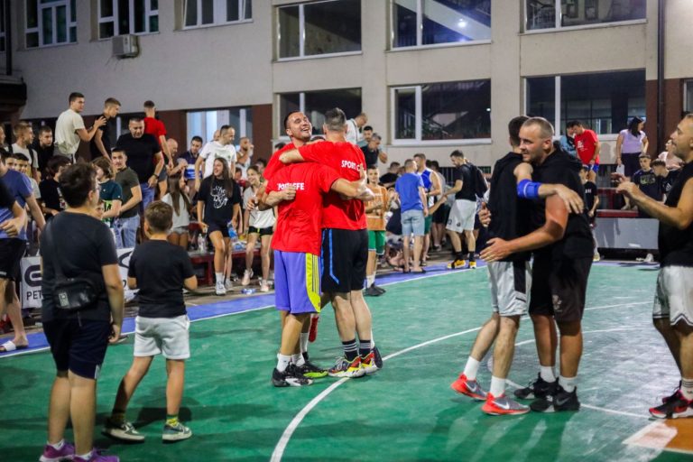 Ekipa ,,Sport kafe Karakaj“ pobjednik amaterskog basket turnira u Zvorniku – Danas se igra juniorski turnir (FOTO)