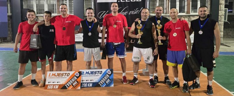 Ekipa ,,Sport kafe Karakaj“ pobjednik amaterskog basket turnira u Zvorniku – Danas se igra juniorski turnir (FOTO)