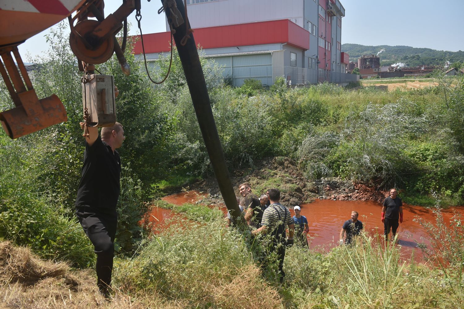 Nova Alumina: Nastavljaju se radovi na sanaciji i uklanjanju ostataka crvenog mulja (FOTO)