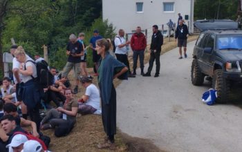 Učesnici Marša mira nastavili svoj put iz kampa Mravinjci prema Potočarima jutros u 7:30 (FOTO)