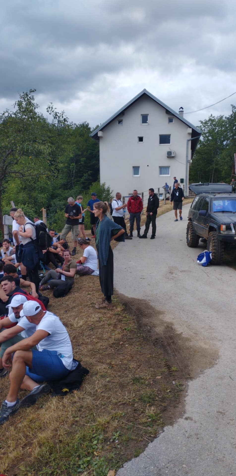 Učesnici Marša mira nastavili svoj put iz kampa Mravinjci prema Potočarima jutros u 7:30 (FOTO)