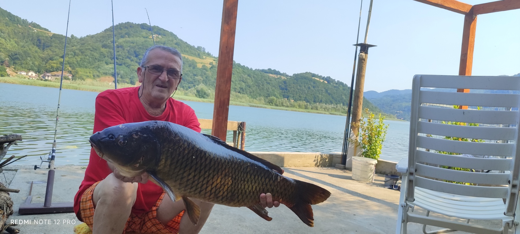Ulovljen kapitalan primijerak šarana na Zvorničkom jezeru, sretne ruke iskusni Alija Jahijagić (FOTO)
