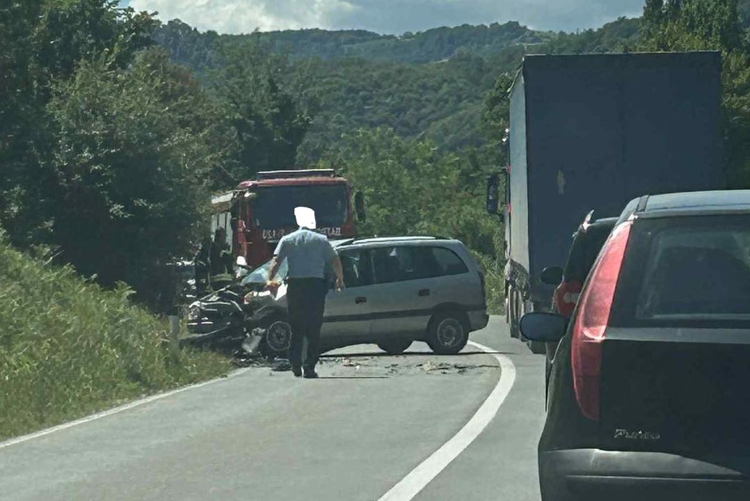 Saobraćajna nezgoda kod Konjević Polja, vatrogasci na mjestu nesreće (FOTO)