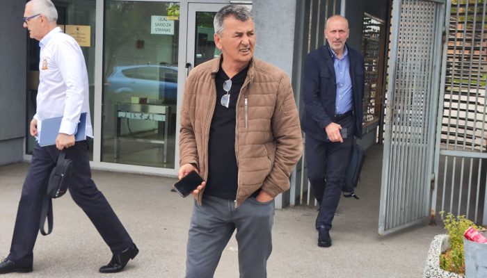 Načelnik bezbjednosti Teočanske brigade Esad Ibrahimović na suđenju dao izjavu da je Dževad Avdičević-Babak izdao naredbu o strijeljanju zarobljenika zajedno sa optuženim Hadžajlićem
