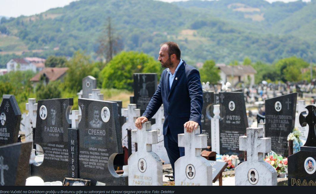 Brano Vučetić pozvao na razumijevanje i pomirenje sa grobova ubijenih roditelja u Bratuncu