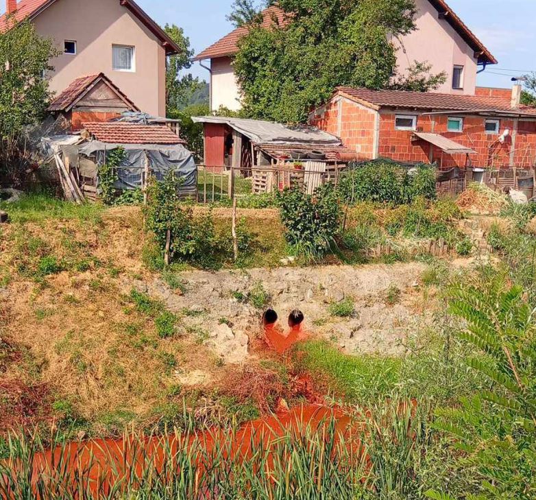 Zbog crvenog mulja u rijeci Sapna oglasili se iz Gradske uprave Zvornik, SRU Bistro i kompanije Nova Alumina (FOTO)