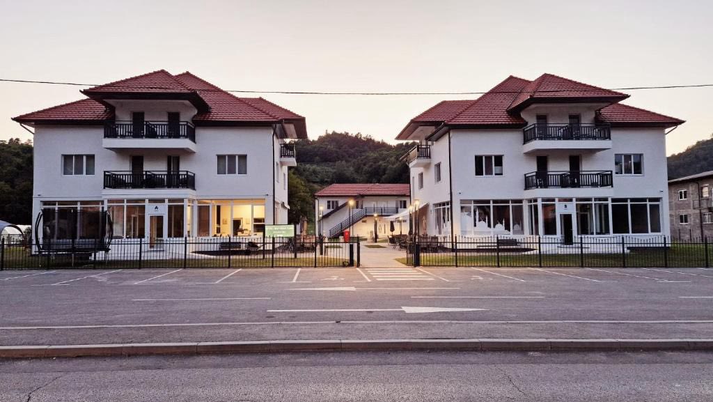 Hotel Han Potočari i ove godine bez naknade otvara vrata učesnicima Marša mira (FOTO)