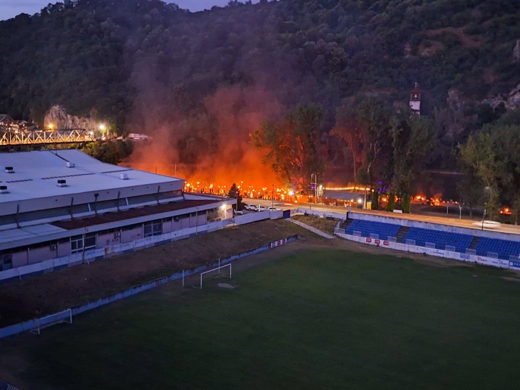 Tradicionalno „lilanje“ održano na gradskoj plaži u Zvorniku, okupio se veliki broj pravoslavnih vjernika