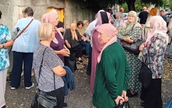 Porodice ubijenih organizovano putovale na suđenje za ratni zločin počinjen u Bijelom Potoku, svjedočila Fata Selimović kojoj su ubijena dva sina, Nura Delić kojoj su ubijeni sin, muž i 17 članova rodbine…
