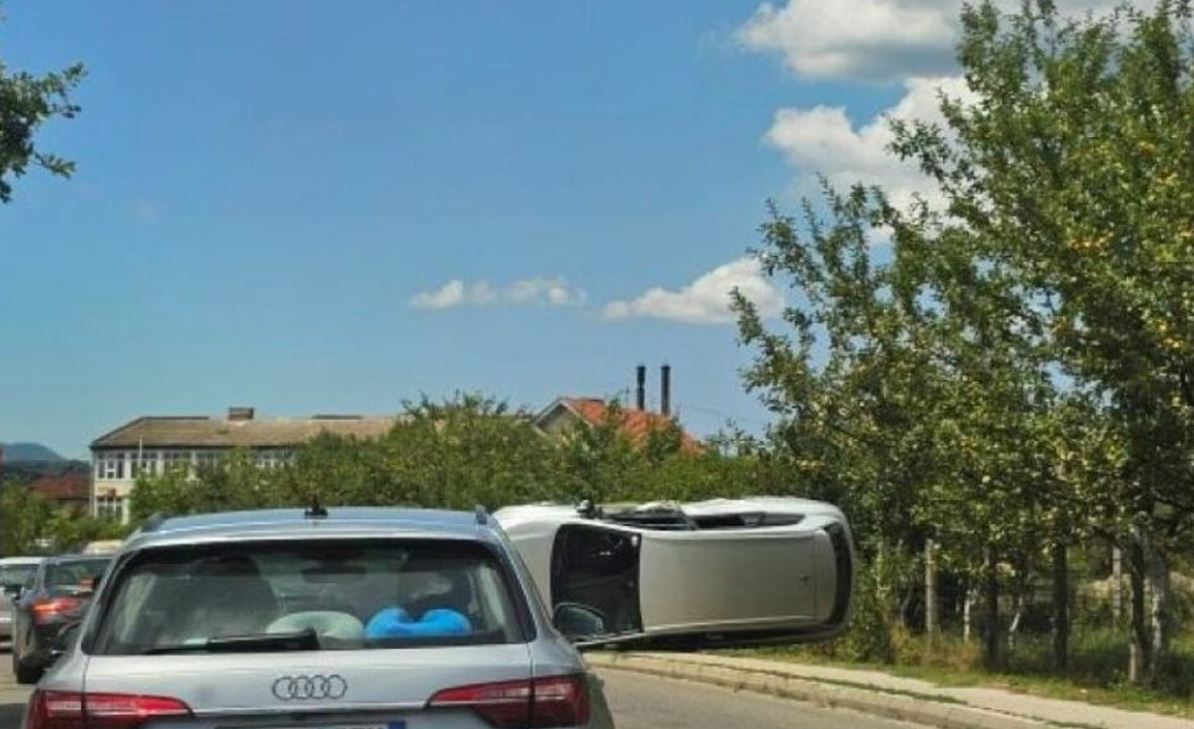 Četiri osobe povrijeđene u saobraćajnoj nezgodi kod Kalesije (FOTO)