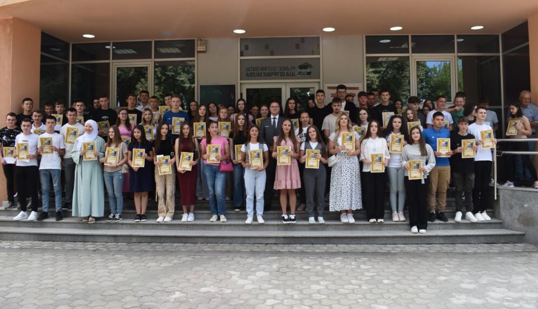 Uručena 84 priznanja odličnim učenicima sa područja Kalesije