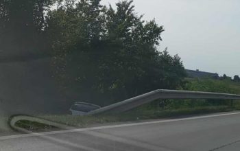 Tri automobila učestvovala u saobraćajnoj nezgodi u Memićima (FOTO)
