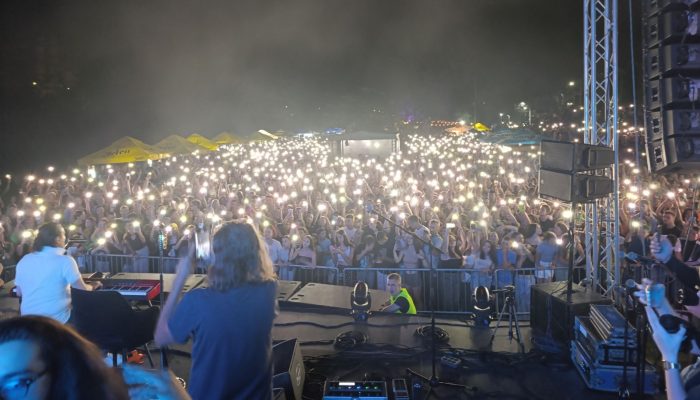 Počelo 24. “Zvorničko ljeto”, prvi dan završen spektakularnim koncertom Ace Lukasa pred više od 10 hiljada ljudi na gradskoj plaži (FOTO)