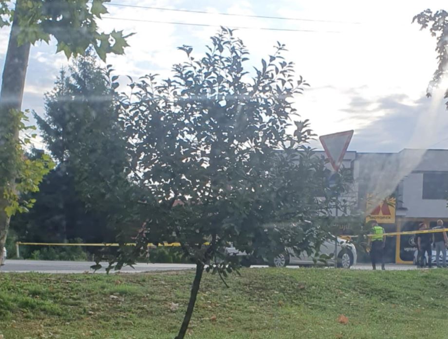 Automobil usmrtio 19-godišnju djevojku koja je čekala autobus da ide na more sa prijateljicom (FOTO)