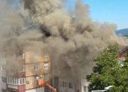 Eksplozije tokom požara u Vlasenici, demineri dolaze iz Doboja na poziv načelnika opštine, stanari evakuisani