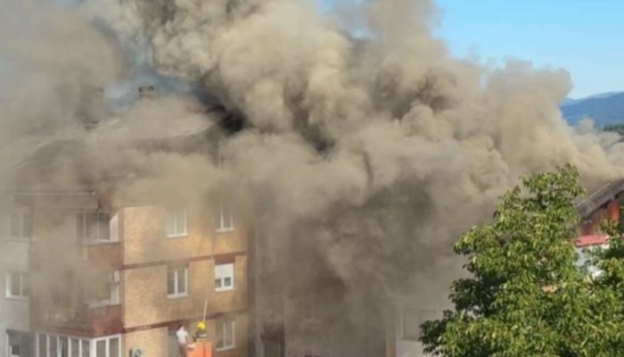 Eksplozije tokom požara u Vlasenici, demineri dolaze iz Doboja na poziv načelnika opštine, stanari evakuisani