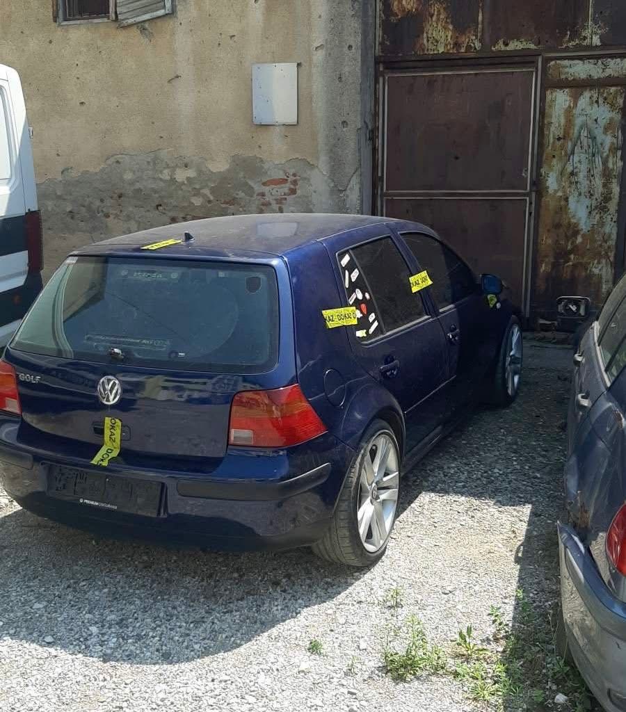U Kalesiji policija na inicijativu stanovnika naselja Vukovije locirala i oduzela vozilo vozaču koji je bahatom vožnjom ugrozio živote ljudi (FOTO)