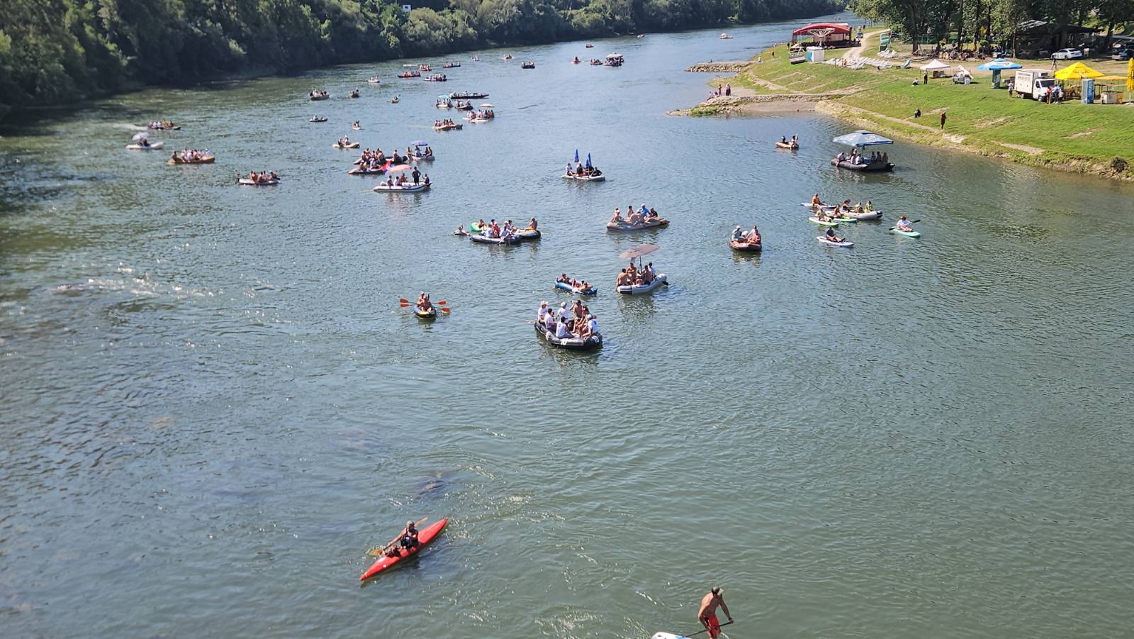 Ovog ljeta “Drinska regata” okupila ljubitelje splavarenja (FOTO)