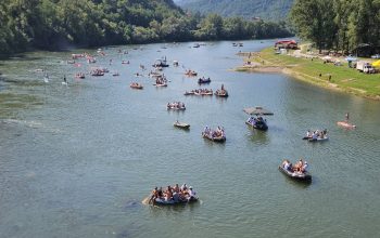 Ovog ljeta “Drinska regata” okupila ljubitelje splavarenja (FOTO)