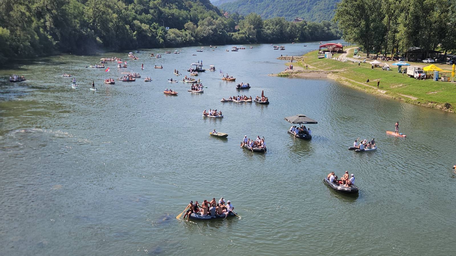 Ovog ljeta “Drinska regata” okupila ljubitelje splavarenja (FOTO)