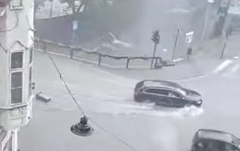Nevrijeme krenulo od Doboja prema Tešnju, gradske ulice pod vodom (VIDEO)