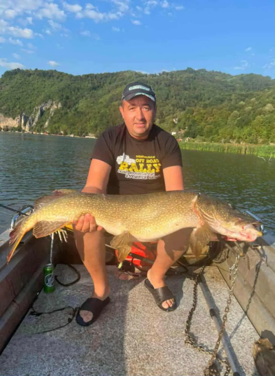 Dugogodišnji ribolovac Đorđe Jovanović ulovio štuku od 13 kilograma na Zvorničkom jezeru (FOTO)