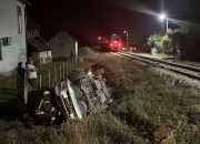 Najmanje jedno lice zadobilo povrede kada je voz udario putničko vozilo kod Loznice (FOTO)